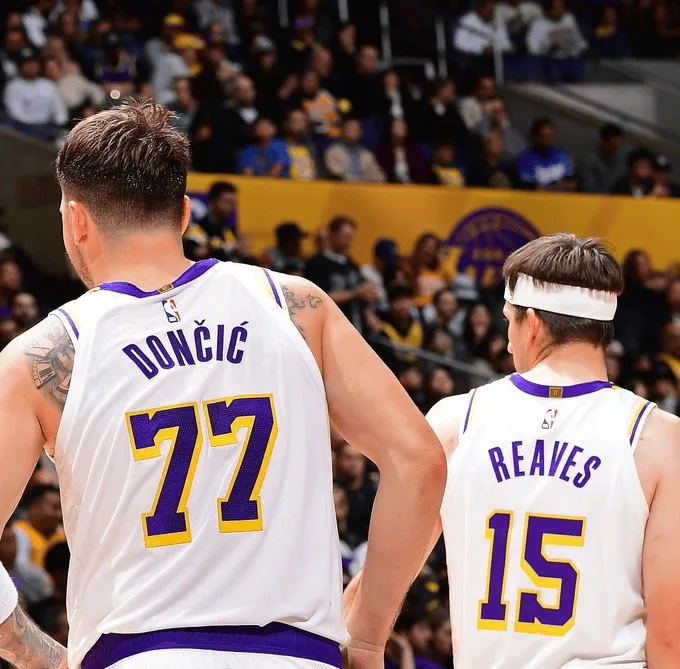 星空入口-美记：湖人相信东契奇和里夫斯的后场组合会取得成功